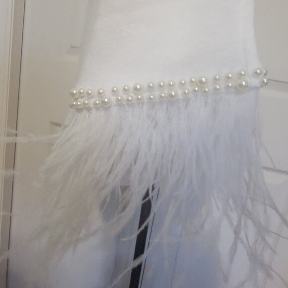 Siani Milano White Tunic-Style  Sweater Top-Feathers & Pearl Sleeves  (Large) - Picture 4 of 12